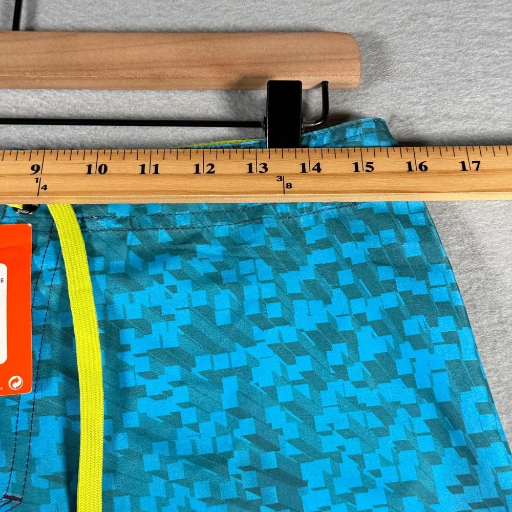 Nike 6.0 Boys Size 20 Board Shorts Blue Purple Geometric Ombre Swim Trunk 975485